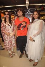 Poonam Dhillon, Neetu Chandra, Sonu Nigam at Deswa music launch in Malad on 30th Oct 2011 (47).JPG